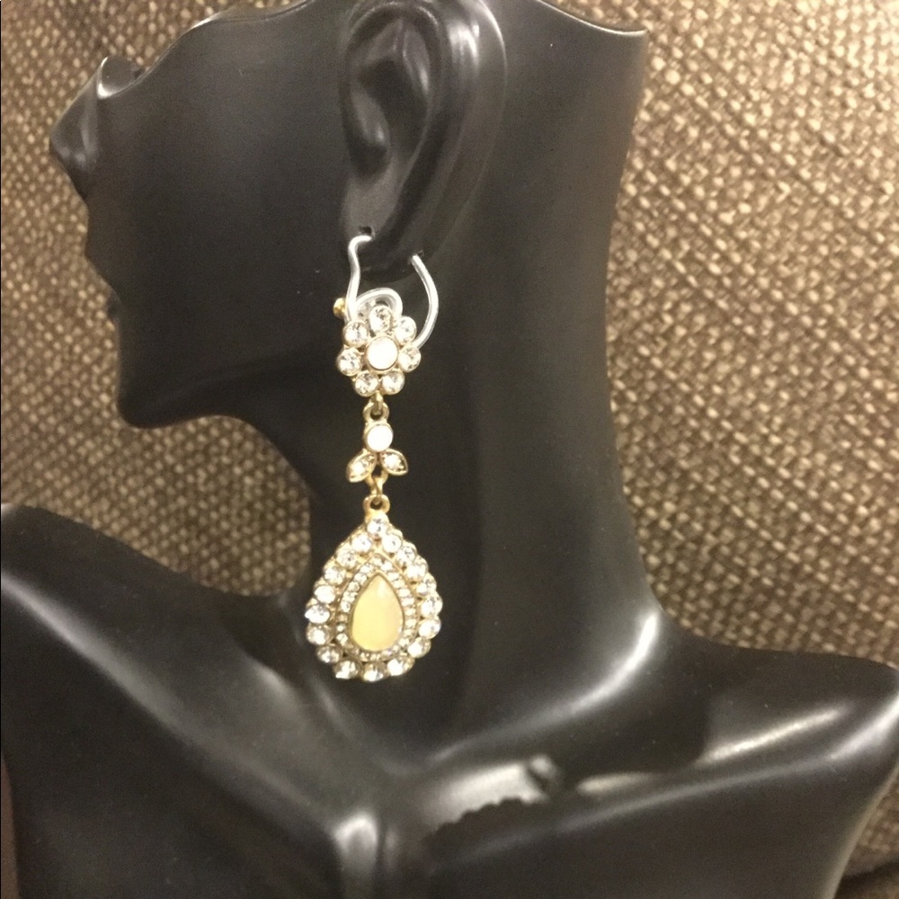 NEW Pink Stone Pierced Earrings.